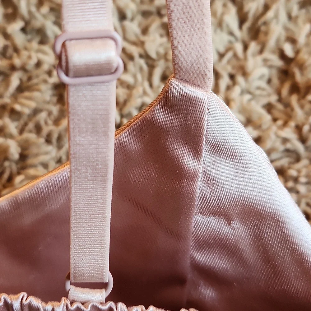 Silky metallic creamish/pink crop tank top with adjustable straps womans small - Picture 4 of 12